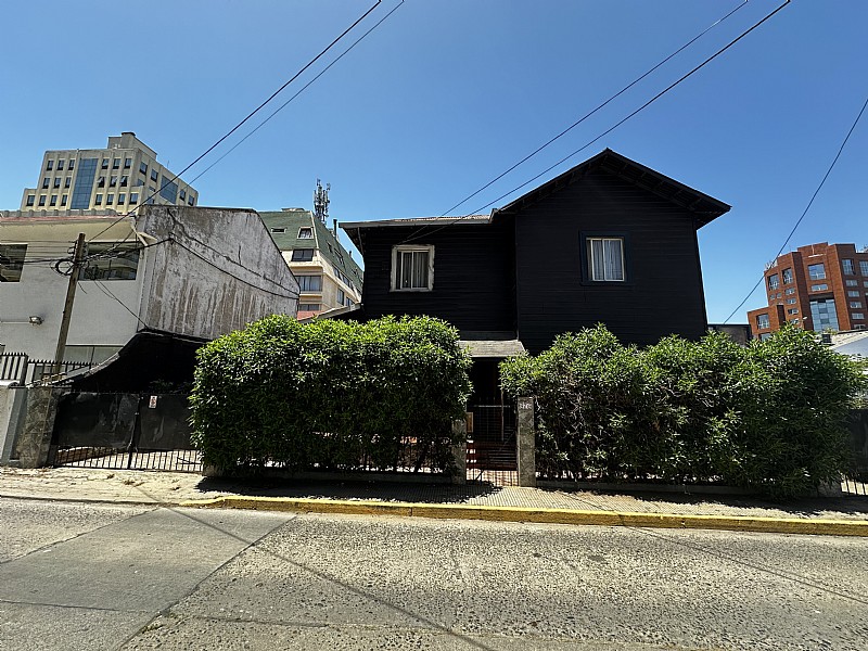 CASA COMERCIAL EXCELENTE UBICACIN A PASOS DE AV. LIBERTAD...                        